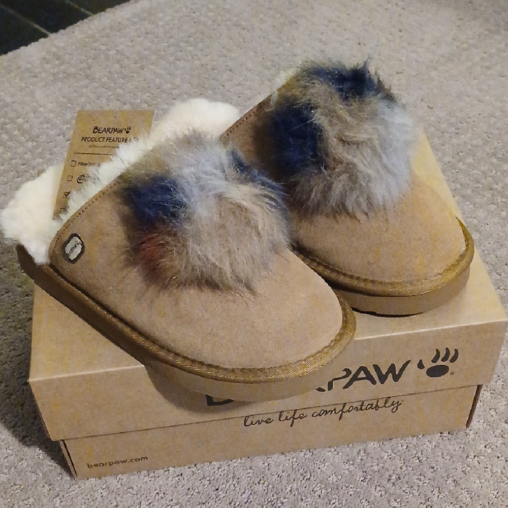 NWOT - BearPaw Alexia Tan Slippers Size 8M